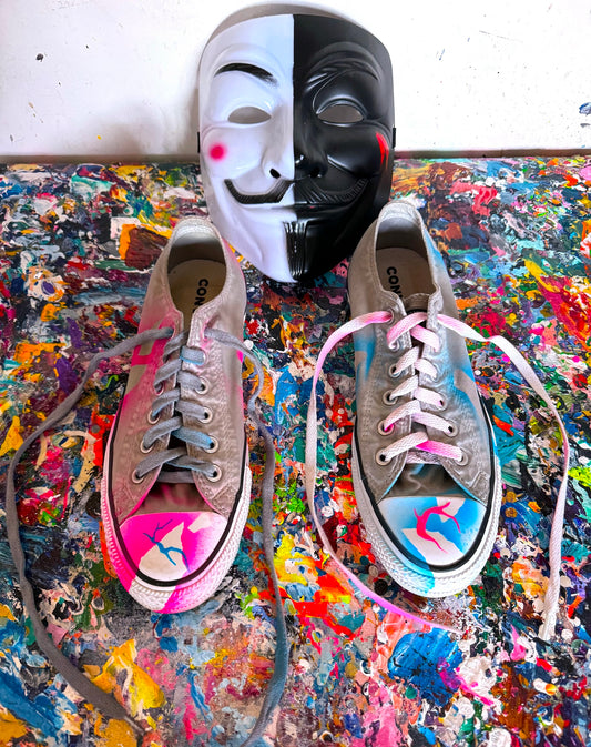 Michael Carini paints Converse Chuck Taylor All Stars